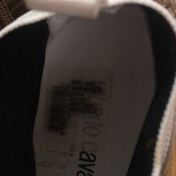 Shoe - Picture 5 of 8